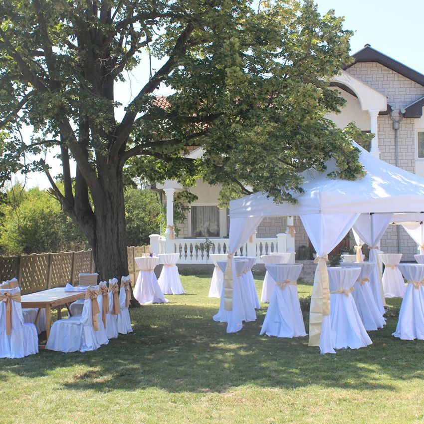 Iznajmljivanje barskih stolova i paviljona Krusevac